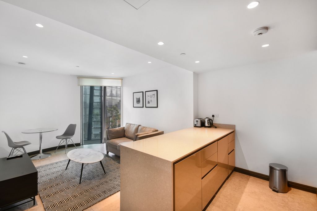 Property photo 3 of 13 One Blackfriars, Bla