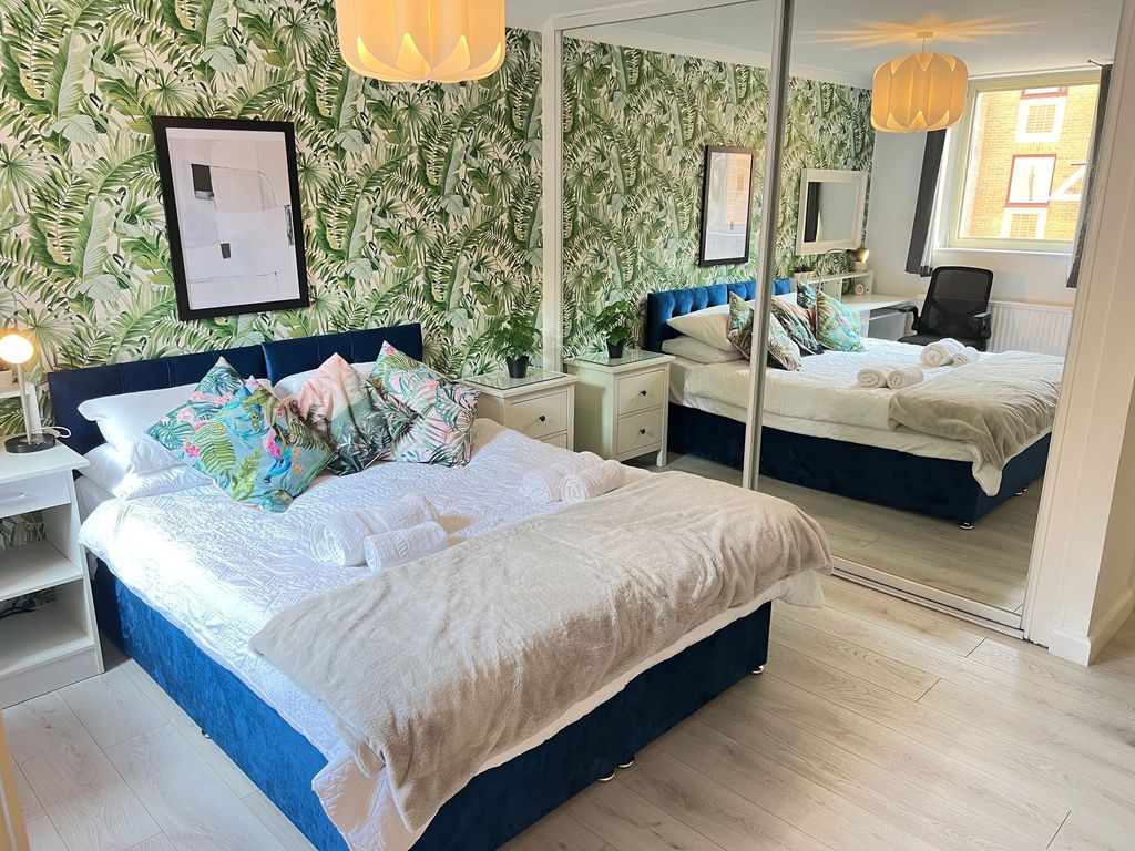Property photo 1 of 10 A Stylish And Bright Master Bedroom Featuring A Co...