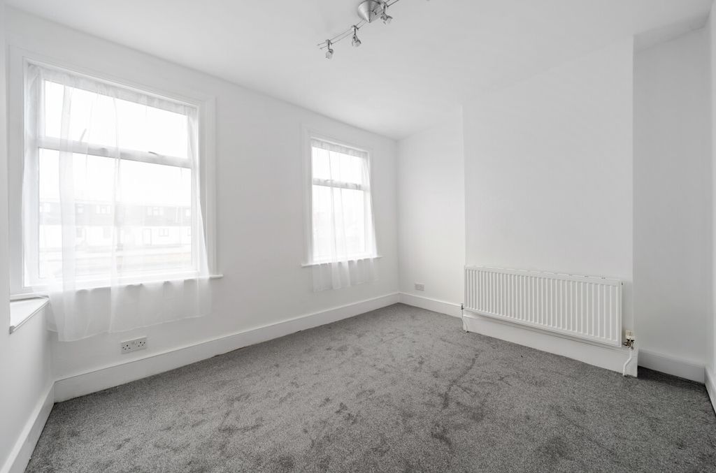 Property photo 2 of 14 1409621-6-698A843...