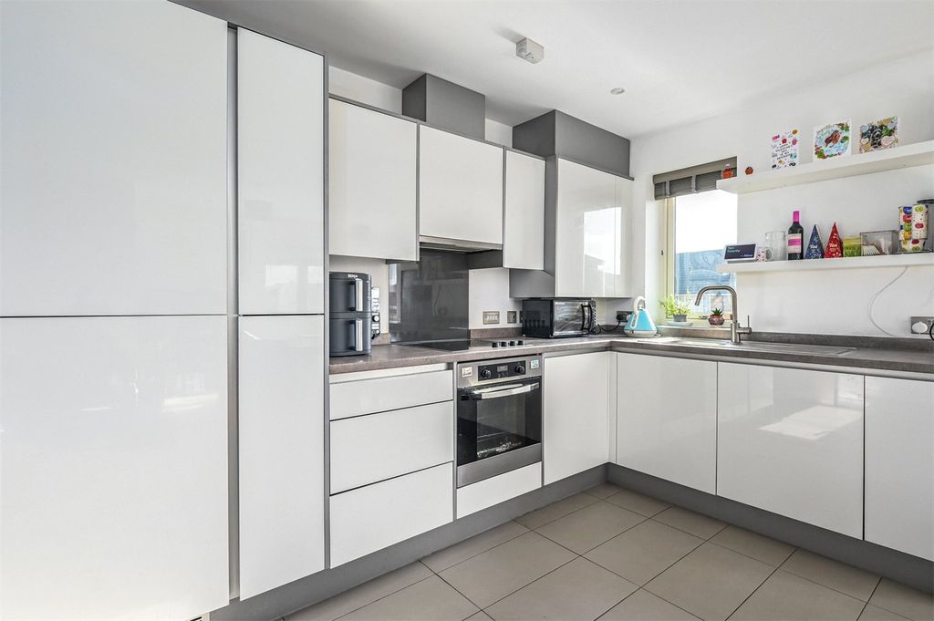 Property photo 3 of 12 Picture No. 10