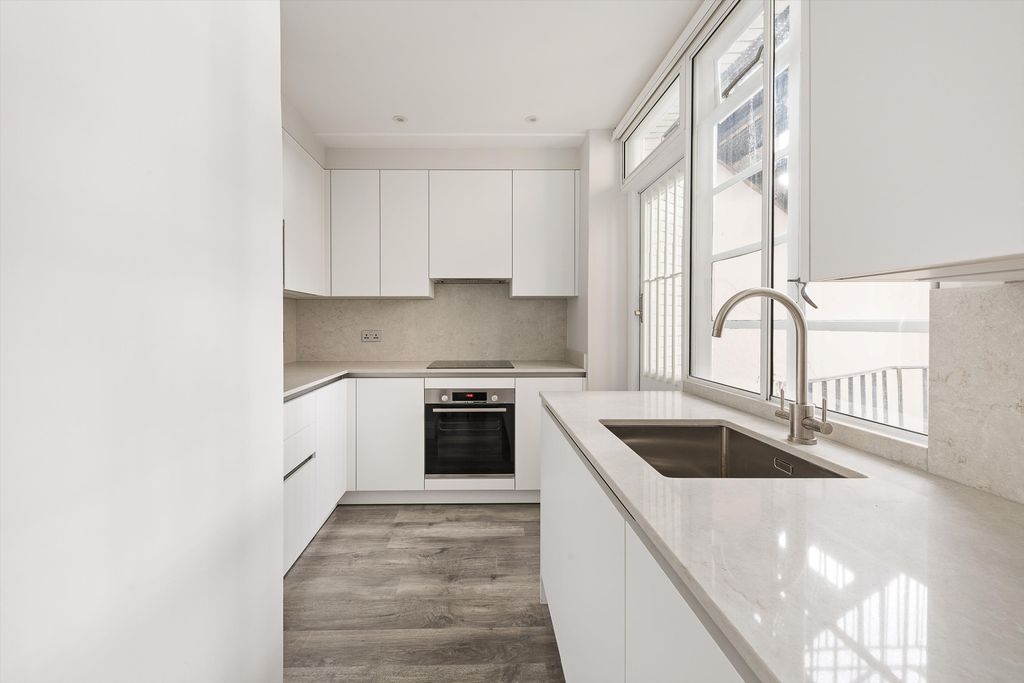 Property photo 2 of 12 Image