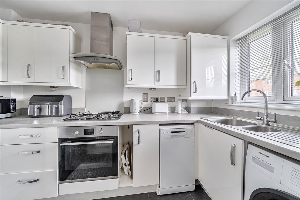 Property photo 2 of 14 Kitchen