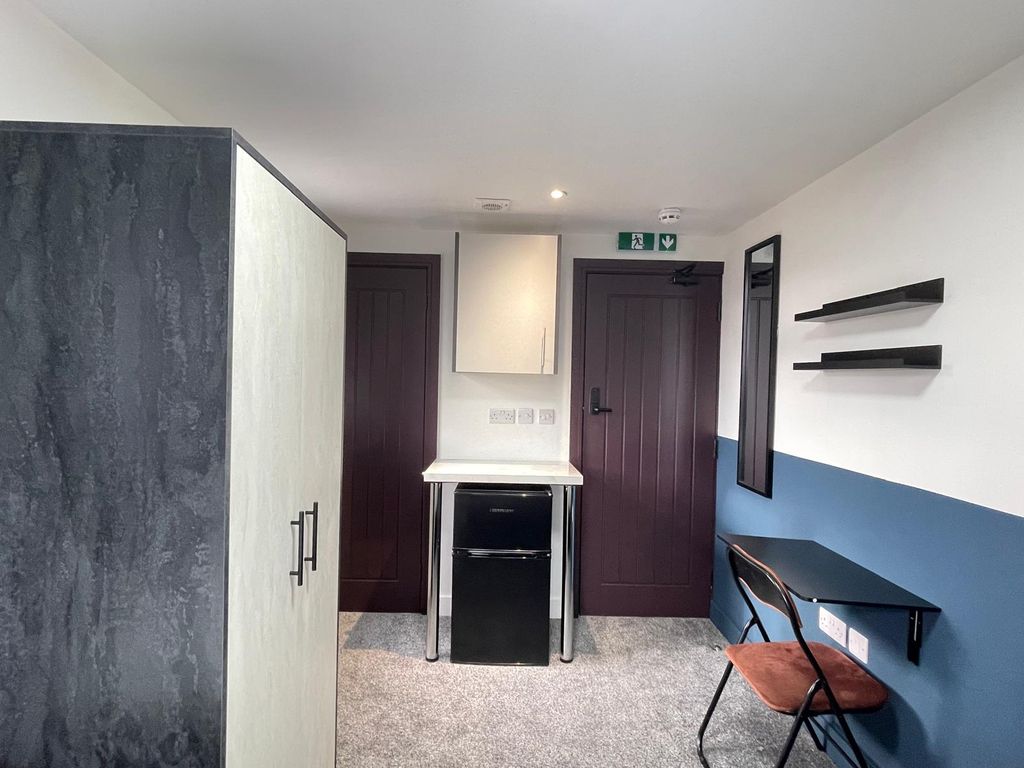 Property photo 2 of 12 79c9749F-6B15-43Ea-A4Ca-3A3171E22c96