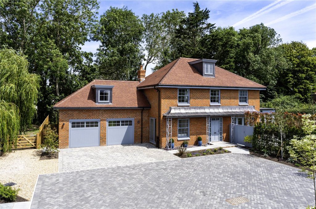 Property photo 1 of 33 Front Aspect