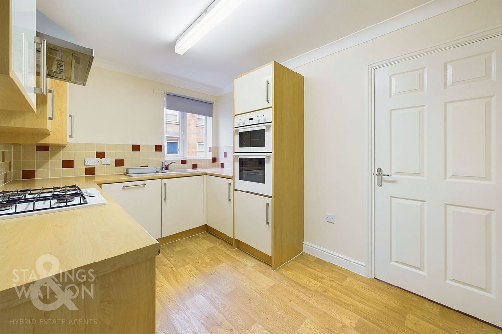 Property photo 3 of 19