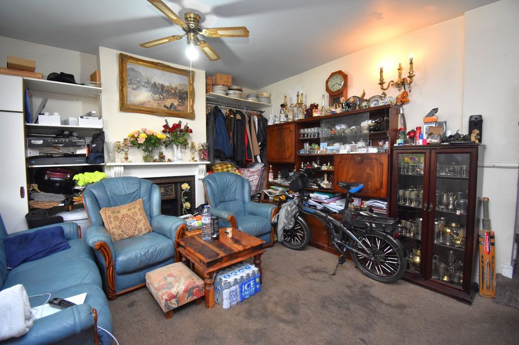 Property photo 2 of 11 Living Room