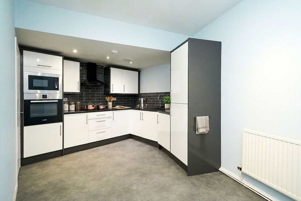 Property photo 3 of 14 Kitchen