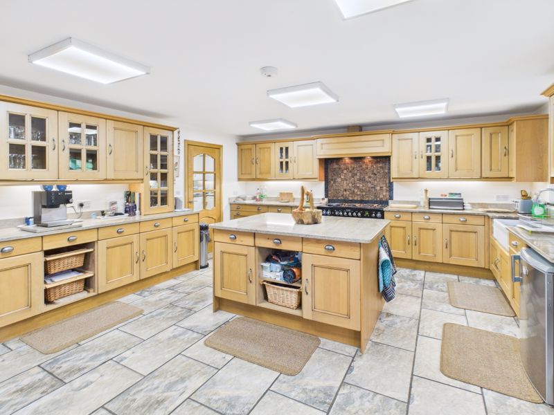 Property photo 2 of 19 Kitchen