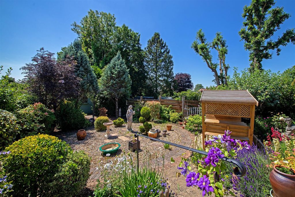 Property photo 3 of 18 58Greenlane-22.Jpg