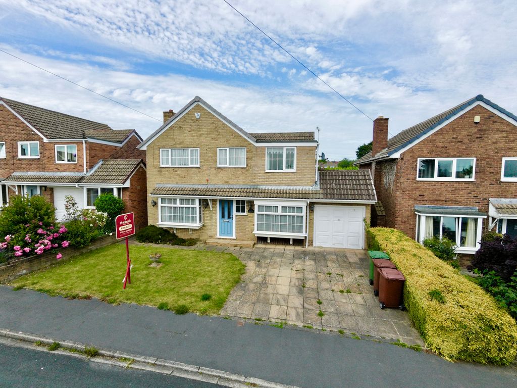 Property photo 1 of 17 External