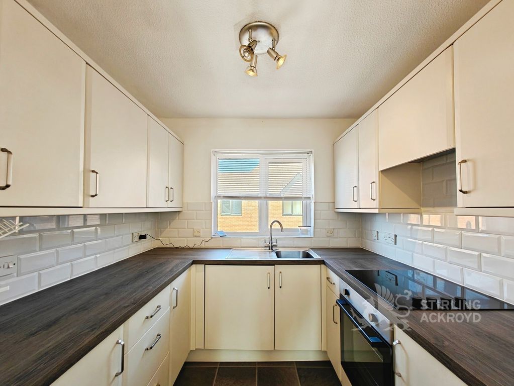 Property photo 2 of 6 Kitchen