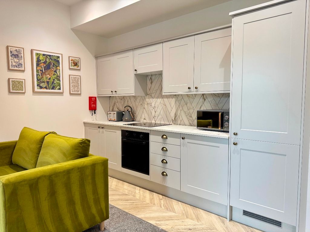 Property photo 2 of 32