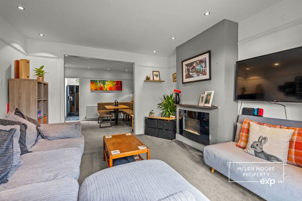 Property photo 3 of 17