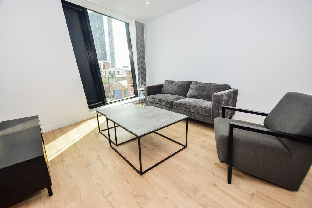 Property photo 2 of 16 Picture No. 04