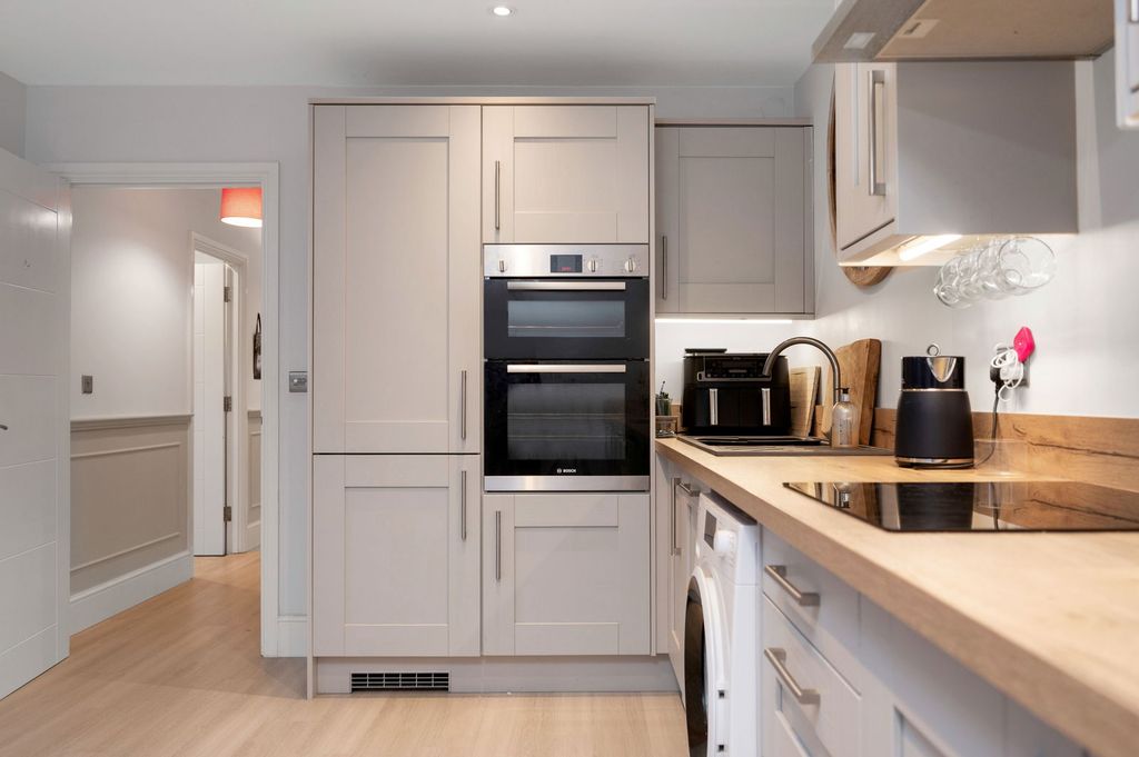 Property photo 3 of 34