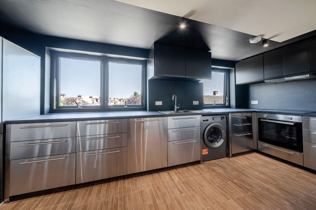 Property photo 2 of 9 1509965-3-6A82E89...