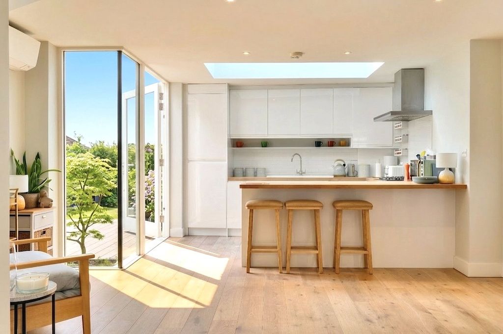 Property photo 2 of 16 Picture No. 14