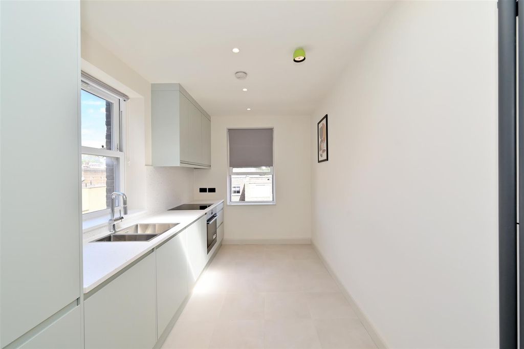 Property photo 2 of 15 3-62-Queensway (8).Jpg
