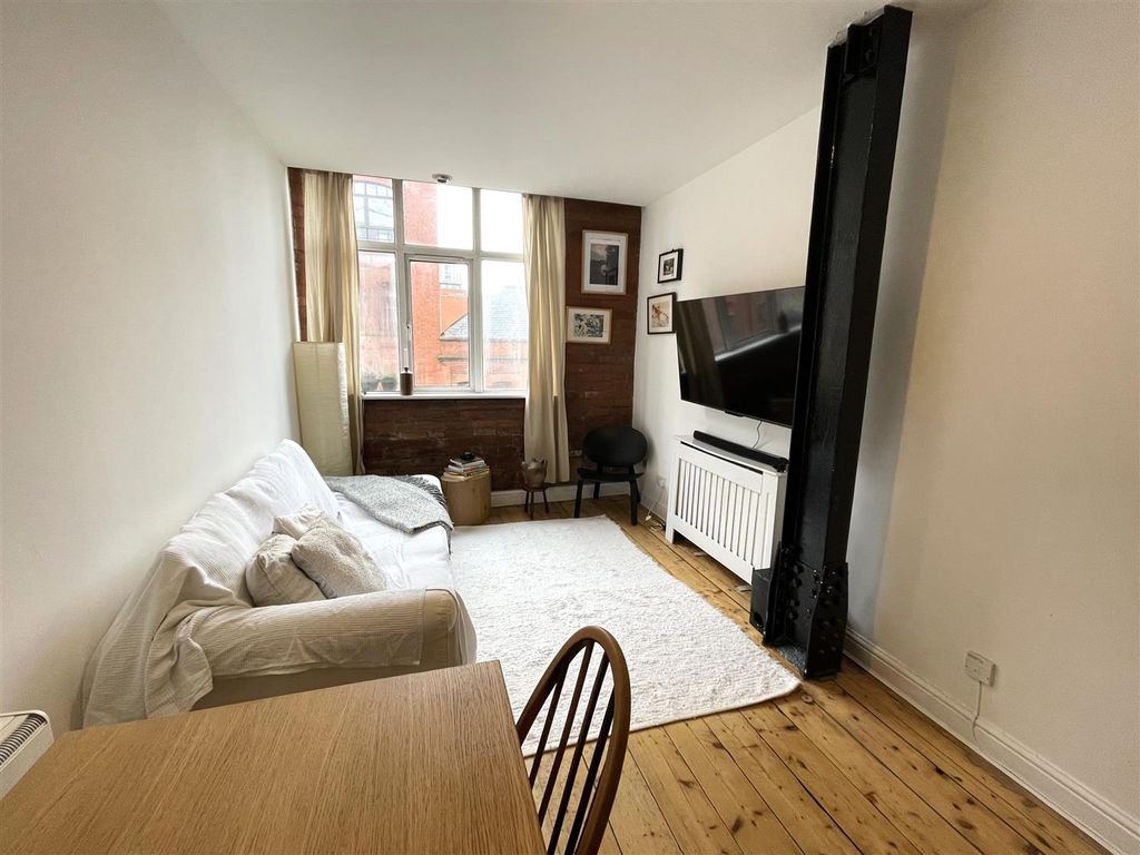 Property photo 2 of 16 Lounge