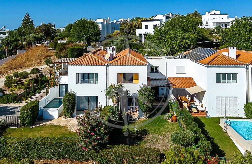 Property photo 2 of 25