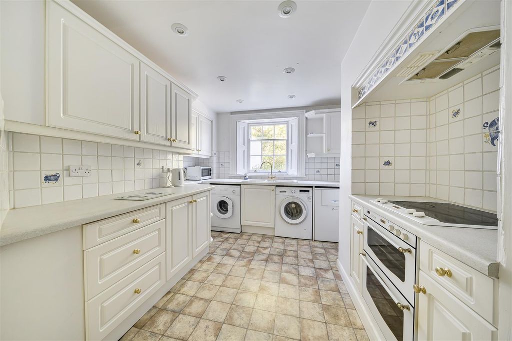 Property photo 3 of 20 Kitchen