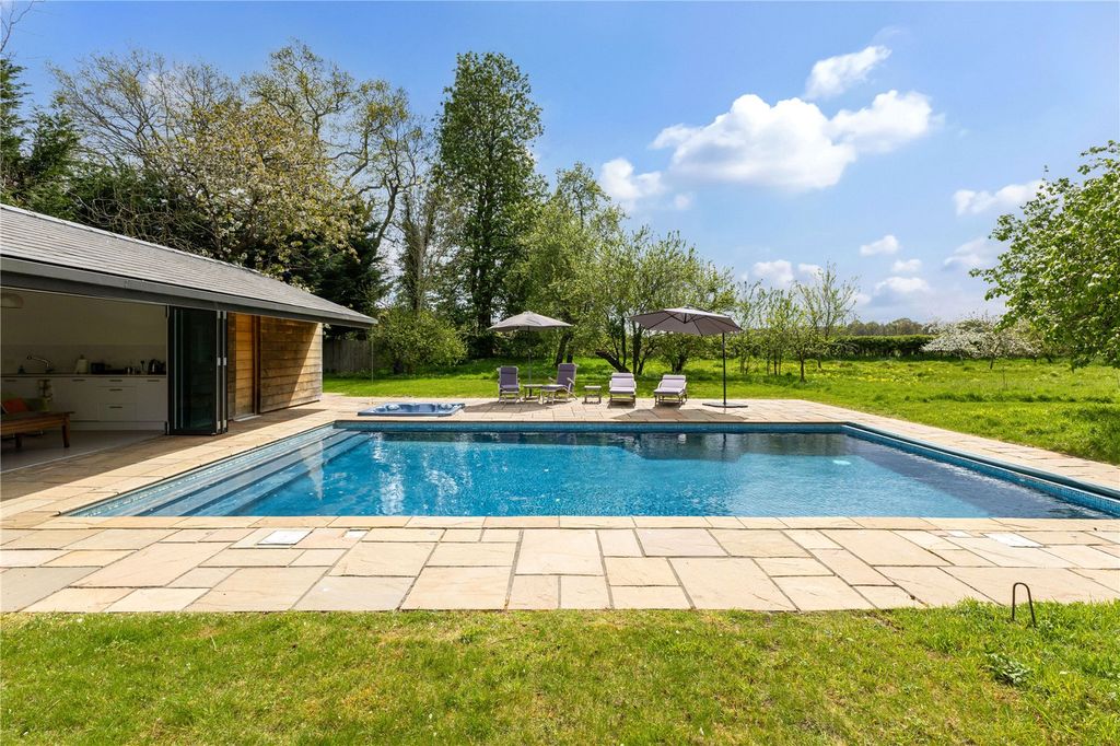 Property photo 3 of 34 Swimming Pool