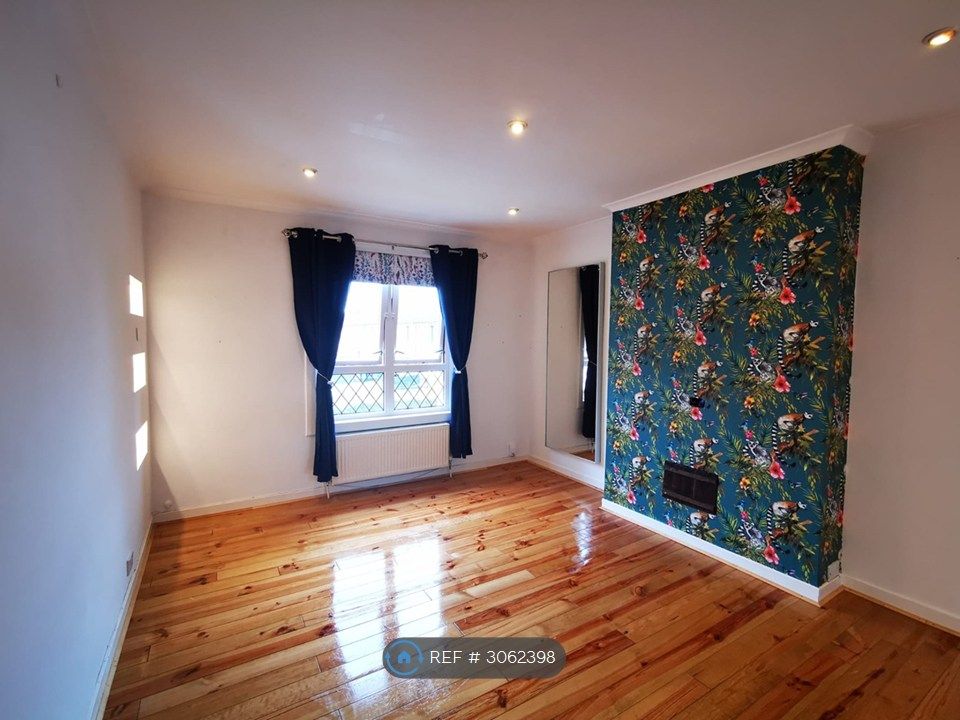 Property photo 1 of 15 Living Room