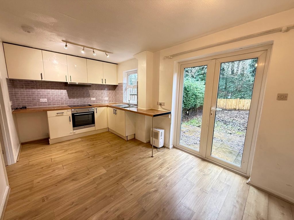 Property photo 3 of 7 Kitchen