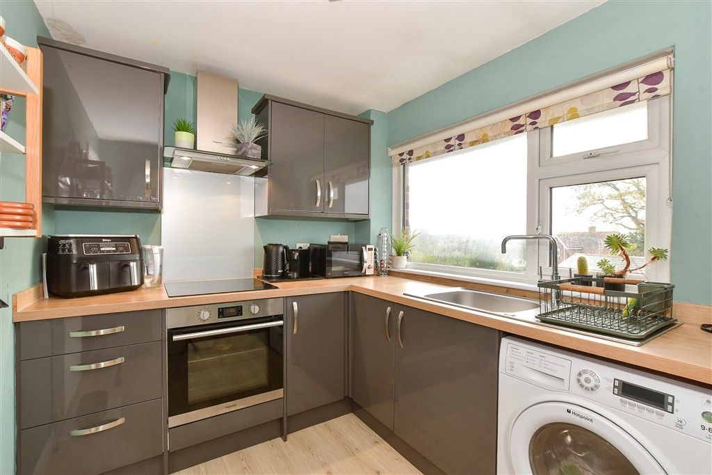 Property photo 2 of 9 Kitchen