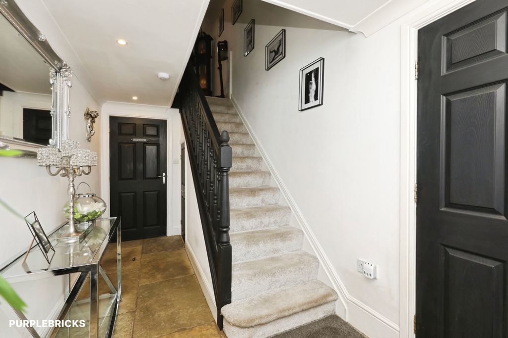 Property photo 2 of 36