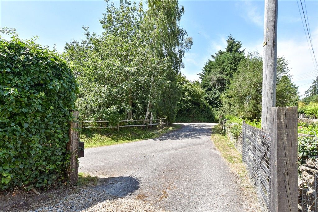 Property photo 2 of 22 Driveway/Parking
