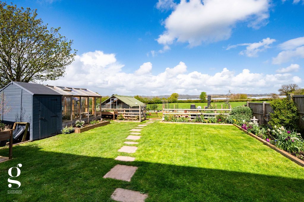 Property photo 2 of 42