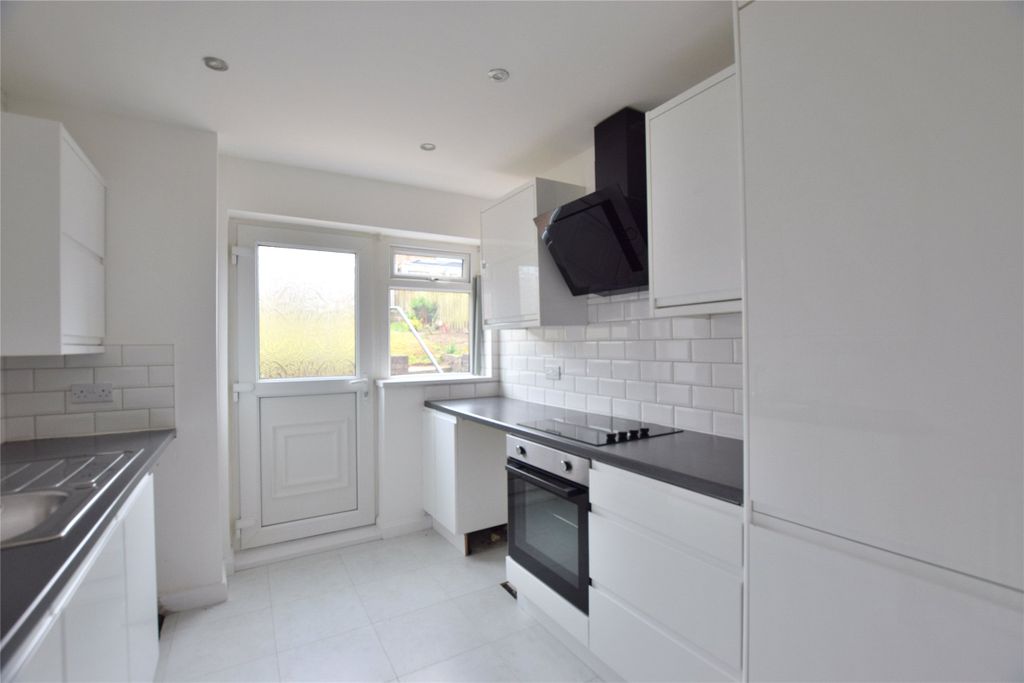Property photo 2 of 11 Kitchen