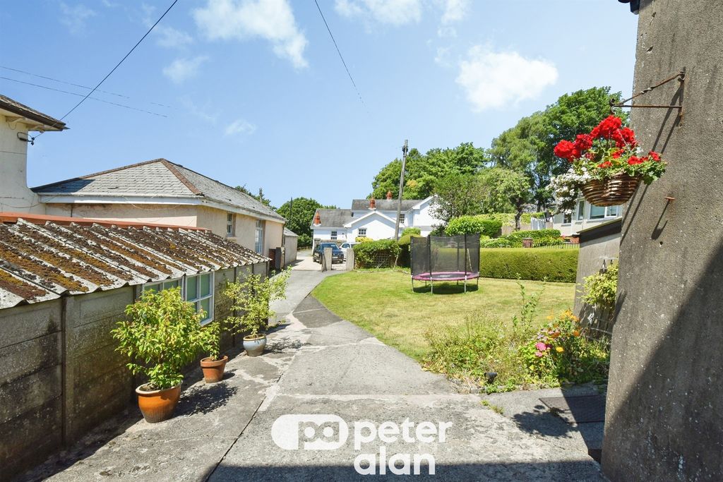 Property photo 2 of 32