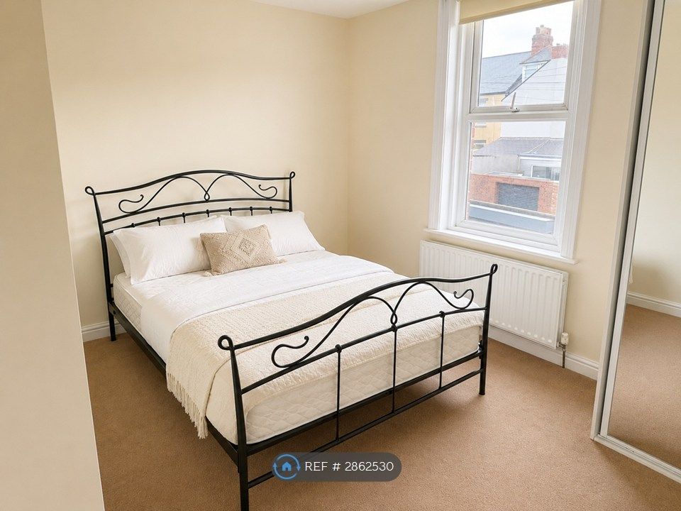 Property photo 3 of 14 Bedroom 2