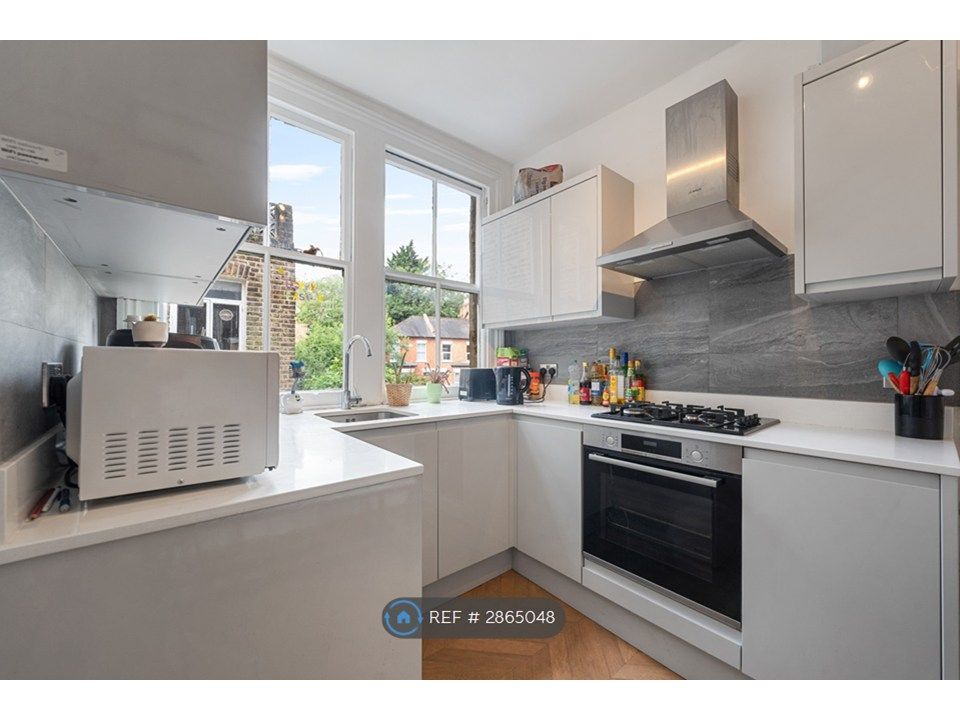 Property photo 2 of 11 Kitchen