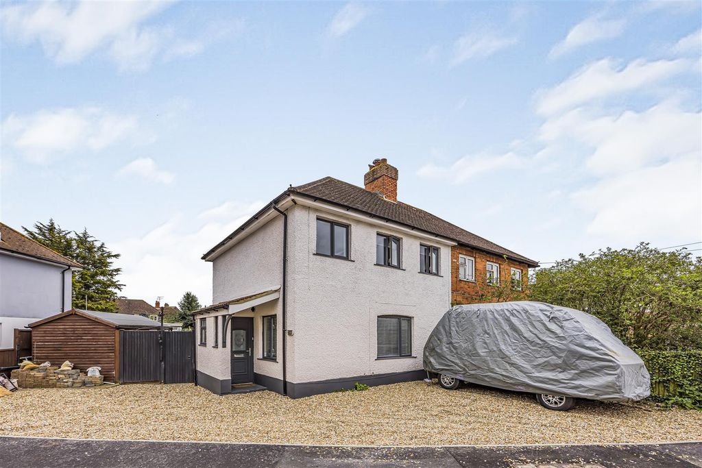 Property photo 2 of 16 62 Hilsea Crescent, Hilsea-Porticomarketing-Soldby