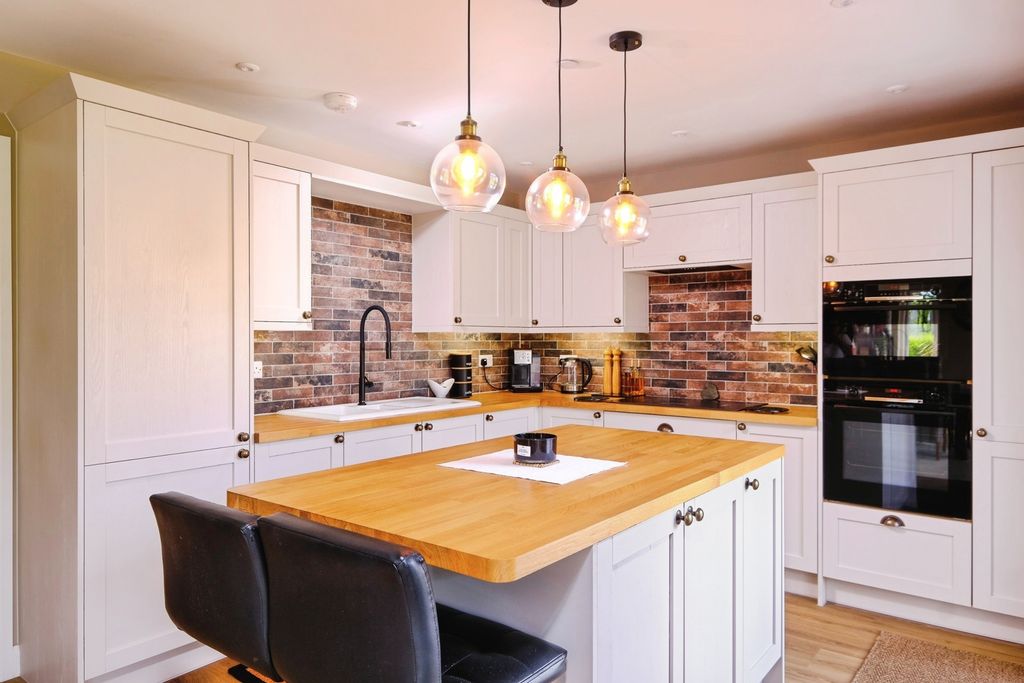 Property photo 3 of 18 Pbox-Img.Jpg