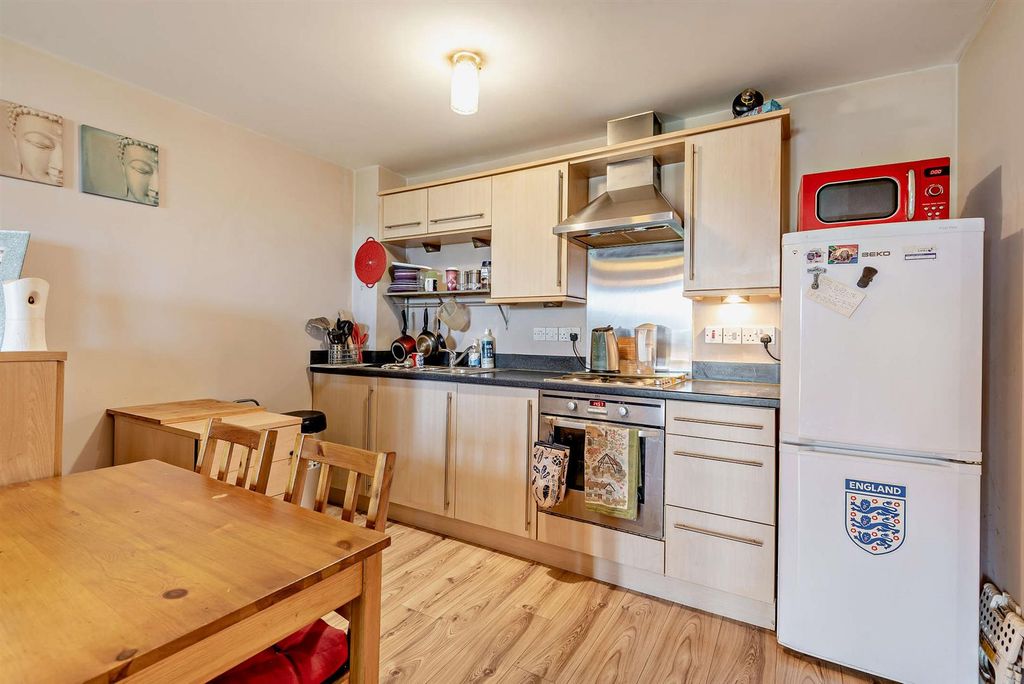 Property photo 2 of 10 8668511-Interior03-800.Jpg