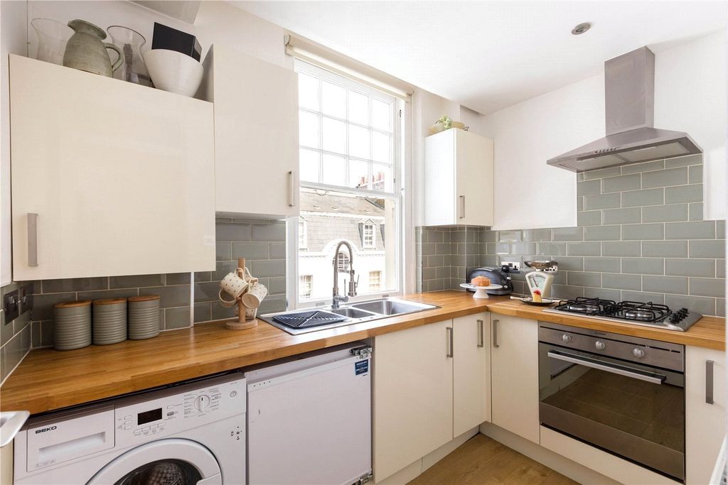 Property photo 3 of 9 Kitchen