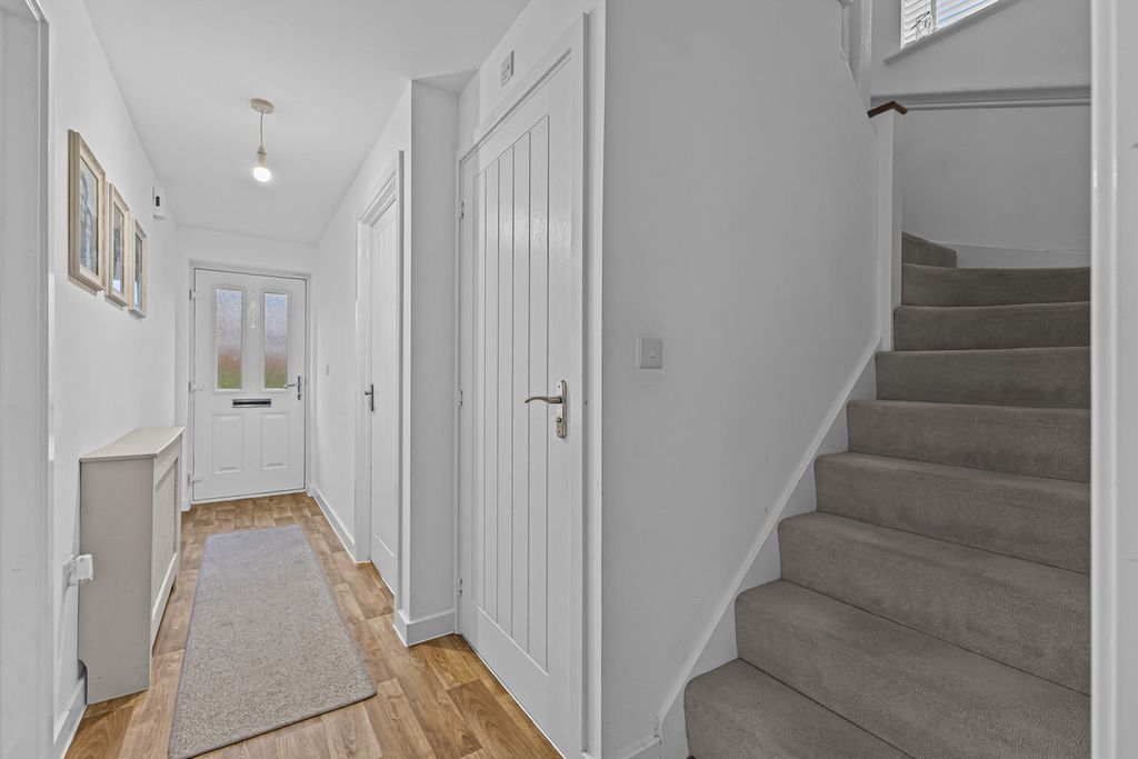 Property photo 2 of 31