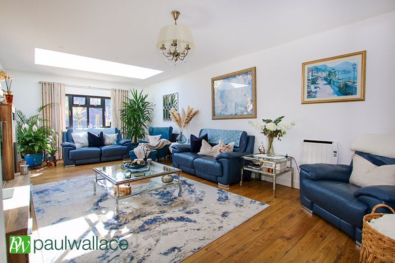 Property photo 2 of 42 Lounge