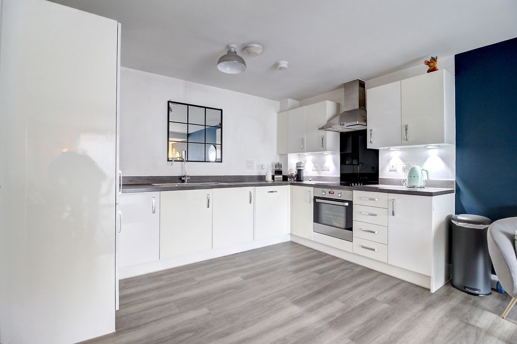 Property photo 3 of 13 Kitchen