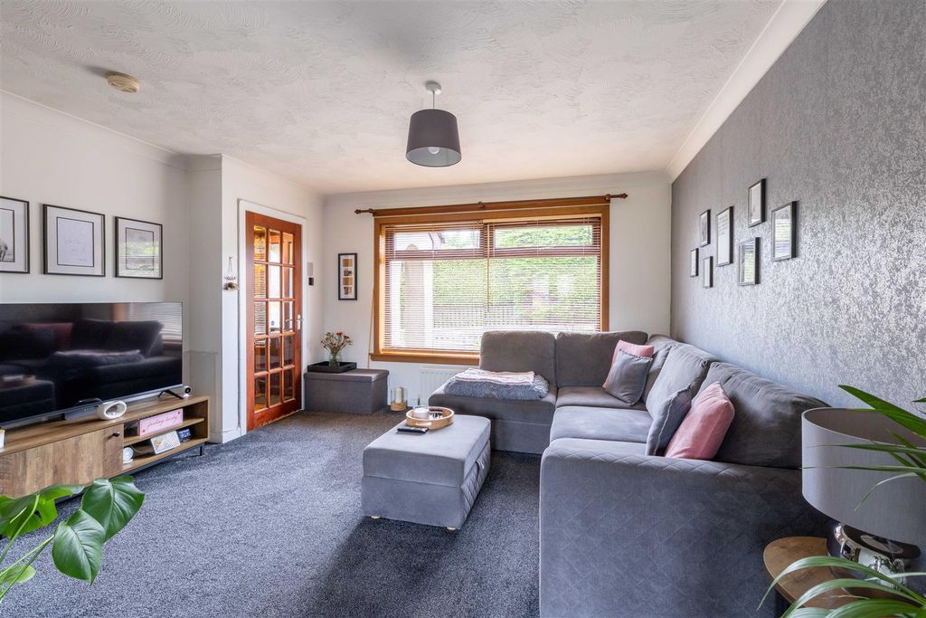 Property photo 3 of 19 27 Huntingtower Road, Perth-13.Jpg