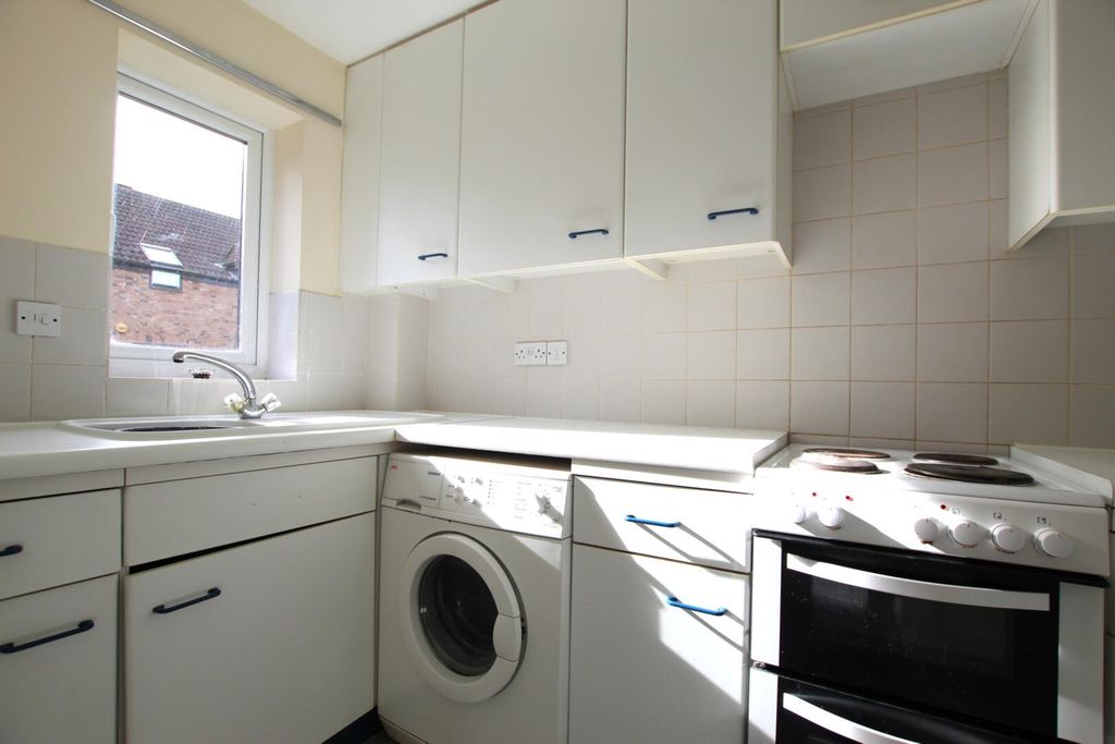 Property photo 3 of 6 Kitchen.Jpg