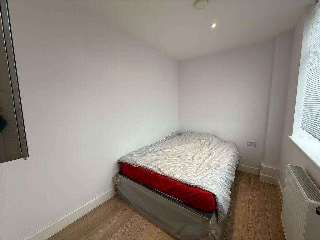 Property photo 2 of 4 Bedroom