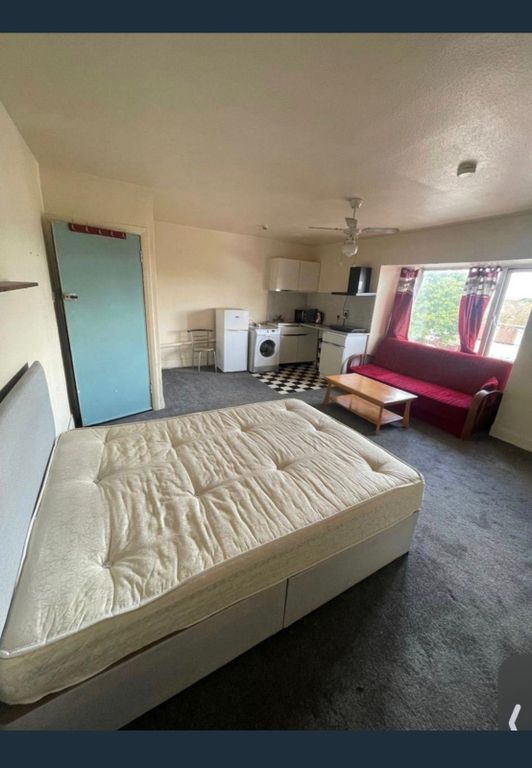 Property photo 2 of 3