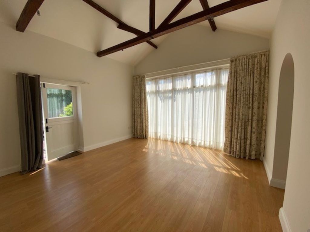 Property photo 2 of 12 Lounge 3