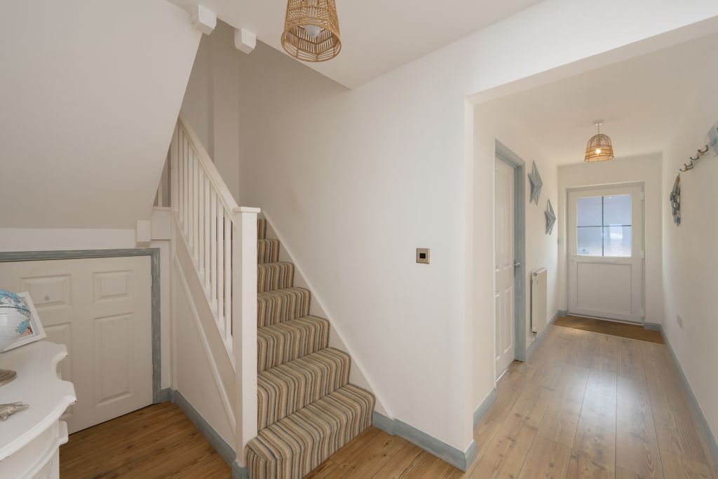 Property photo 2 of 22 Entrance Hall