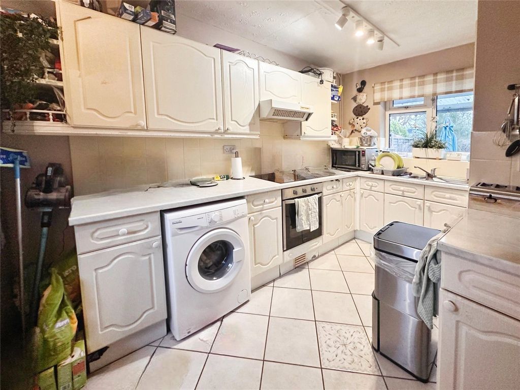 Property photo 3 of 7 Kitchen